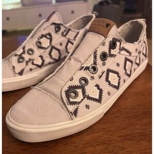 8 Simply Southern Collection Beige Tan Aztec Print Canvas Casual Sneakers Shoes